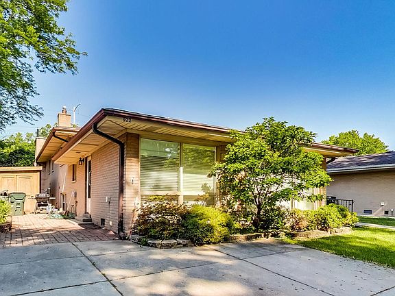 2nd image of 922 Leamington Ave