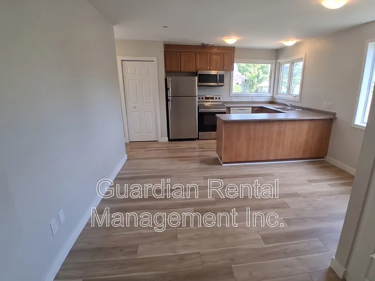 325 Albany St #2 — Photo 2
