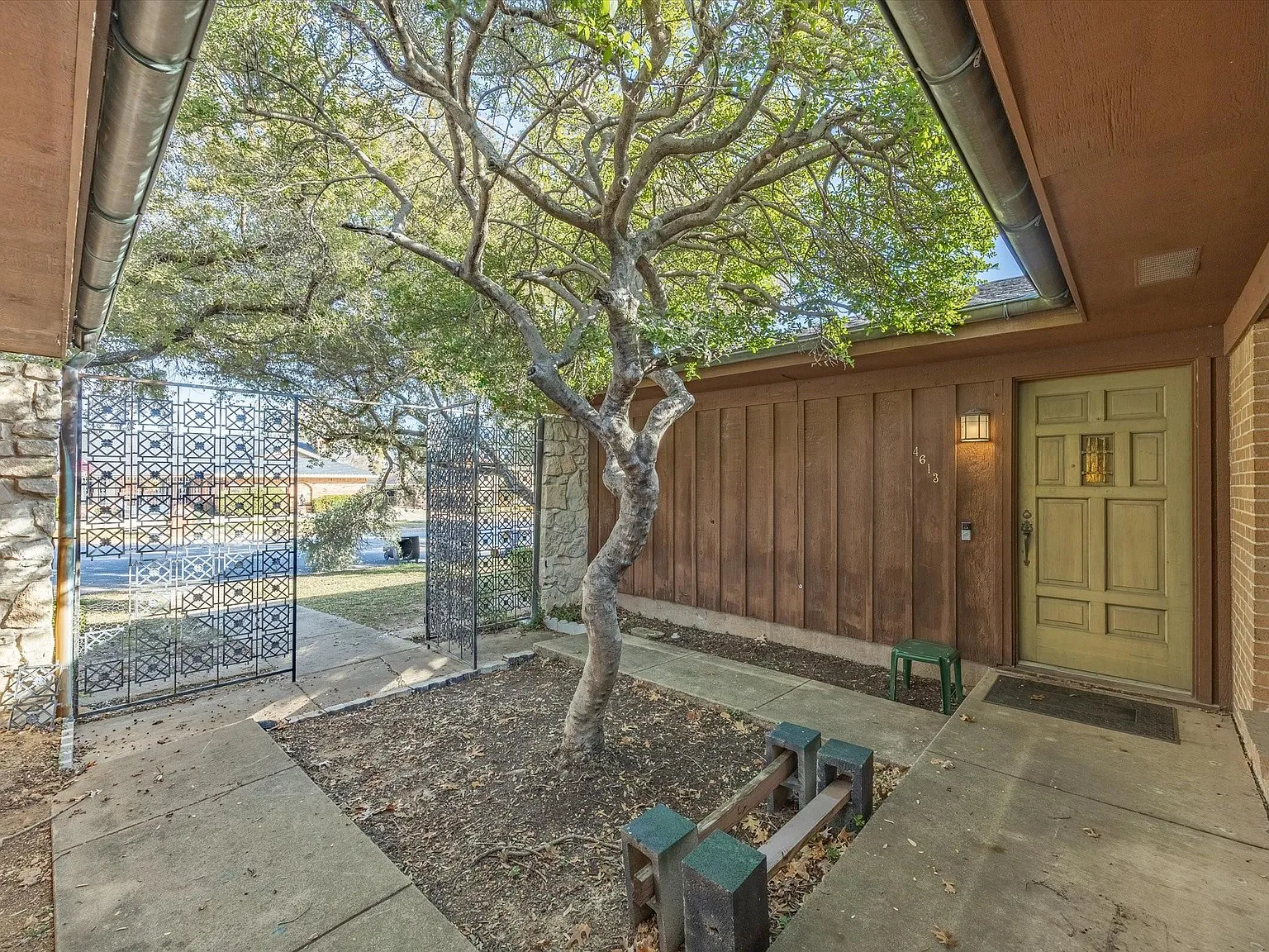 2 bed, 1528 sqft, $2,400 — Photo 2