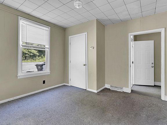 4th image of 356 Stewart St