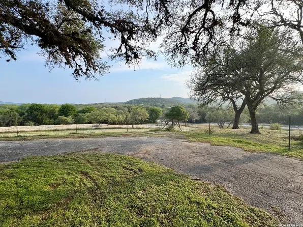 135 WALNUT GROVE RD, Boerne, TX 78006