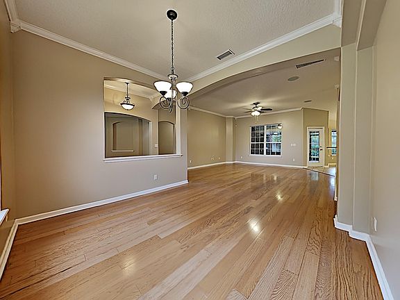 2nd image of 1208 Belhaven Ln