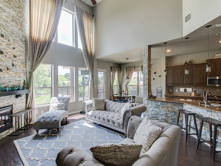 308 Entrada Way — Photo 1