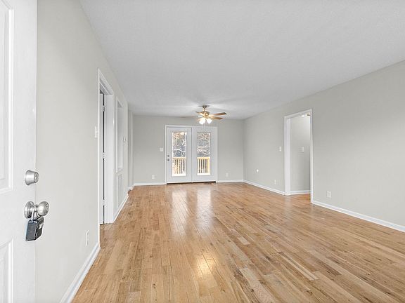 5th image of 736 Acorn Dr