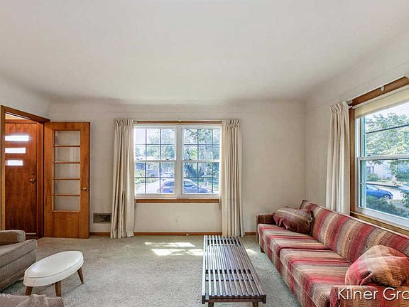 4th image of 875 Malta St NE