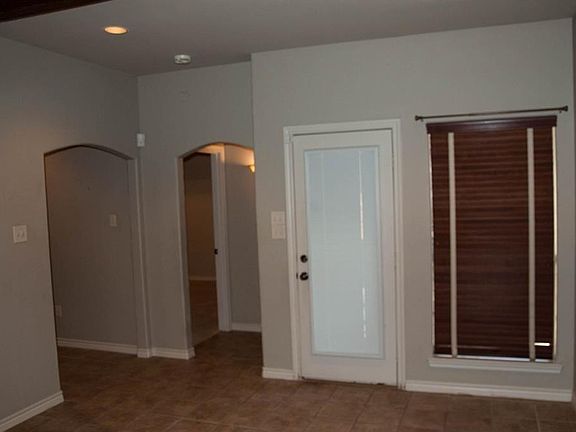 4th image of 545 Oakridge Dr