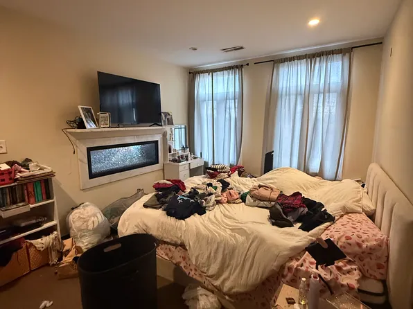 1245 S 3rd St #3B, Philadelphia, PA 19147