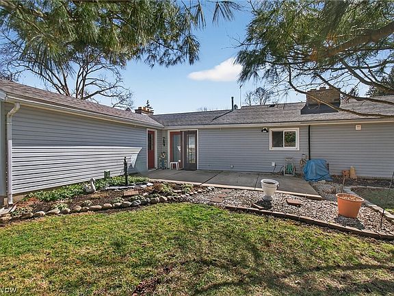 3rd image of 3132 Meadowwood St NW