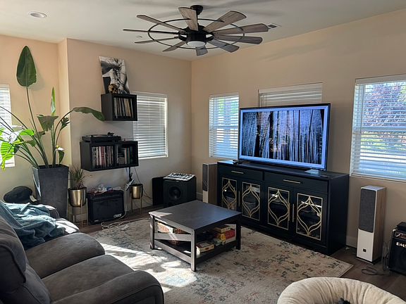 Common area (living room)