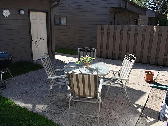 3rd image of 421 32nd Ave S #B6