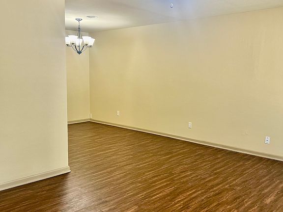 4th image of 2332 Linda Ln