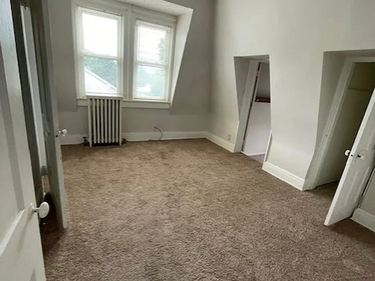 238 W Walnut St — Photo 7