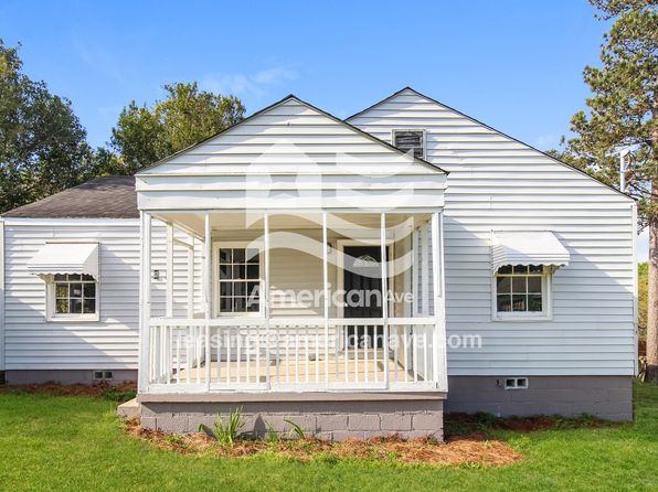 986 Ponce De Leon Cir N