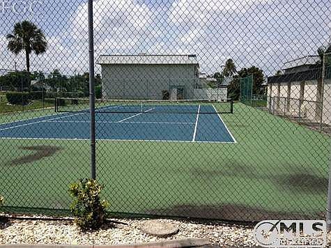 TENNIS COURT ON SITE