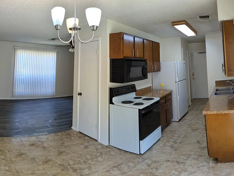 3313 Turnabout Loop — Photo 3