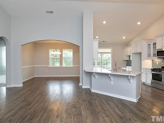 3rd image of 430 Holly Blossom Dr
