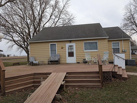 2nd image of 129 Martin St E