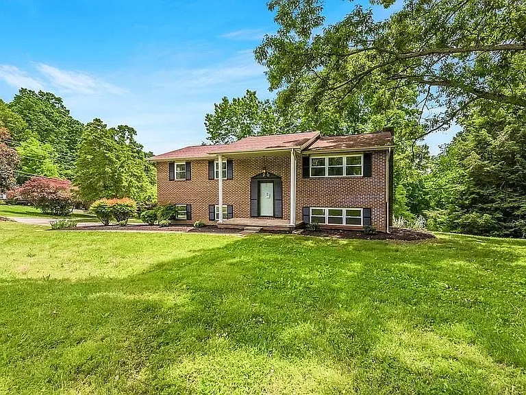 405 E Kings Gate Rd — Photo 1