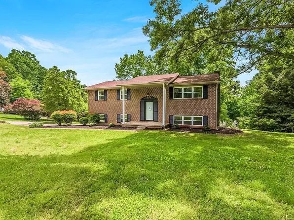 405 E Kings Gate Rd, Knoxville, TN 37934