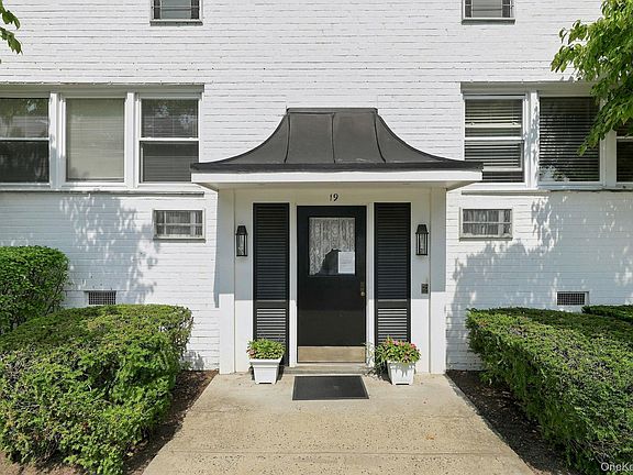2nd image of 19 Avon Circle #D