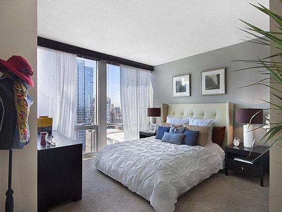 4th image of 223 W Erie St #1D