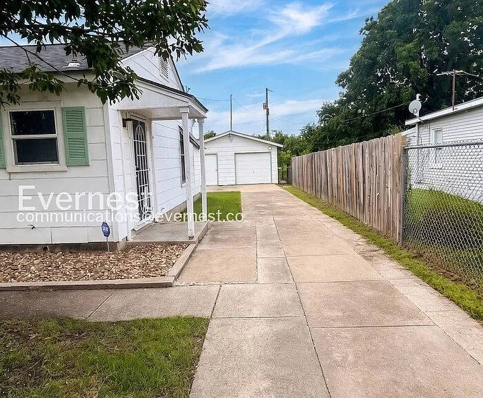 118 Cravens Ave — Photo 2