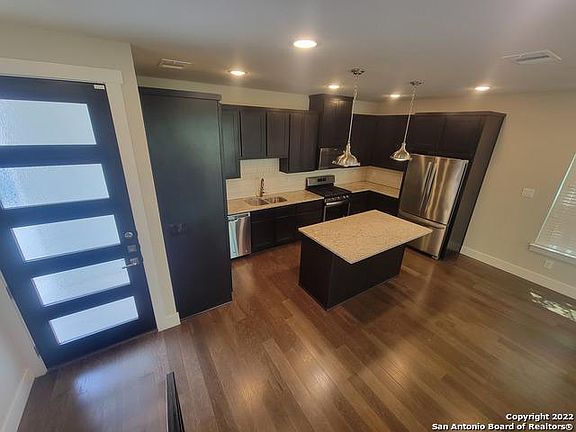 5th image of 211 Claremont Ave #102