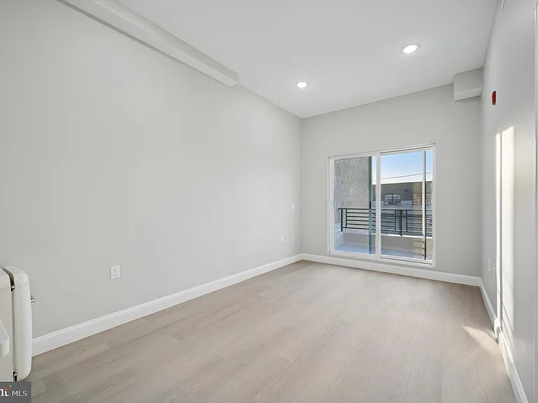 103 N 63rd St #5 — Photo 4