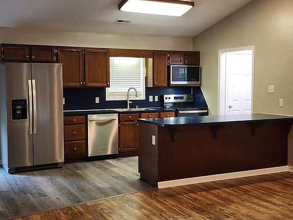 5th image of 128 Robinette Ln