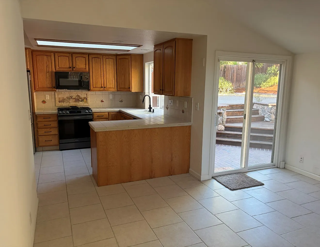 3 bed, 2.5 bath, 1542 sqft, $3,800 — Photo 4