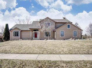 1614 Woodland Xing, Fort Wayne, IN 46825