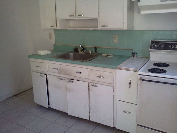4th image of 214 Prince Ave