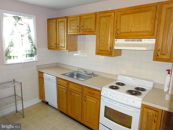 3rd image of 304 S Franklin St