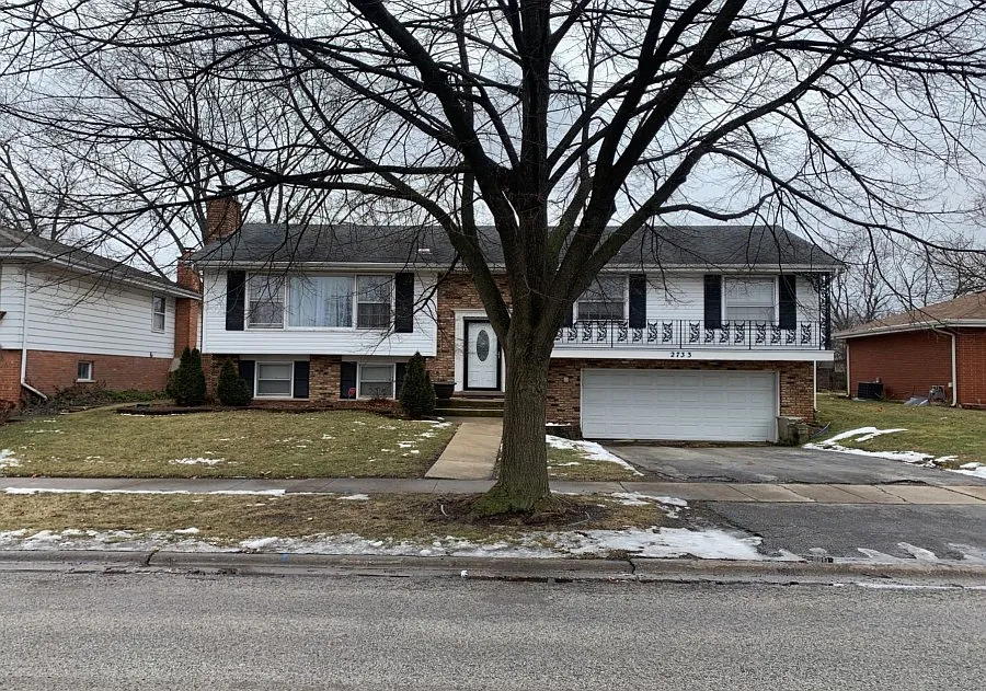 2733 Caroline Dr photo 1