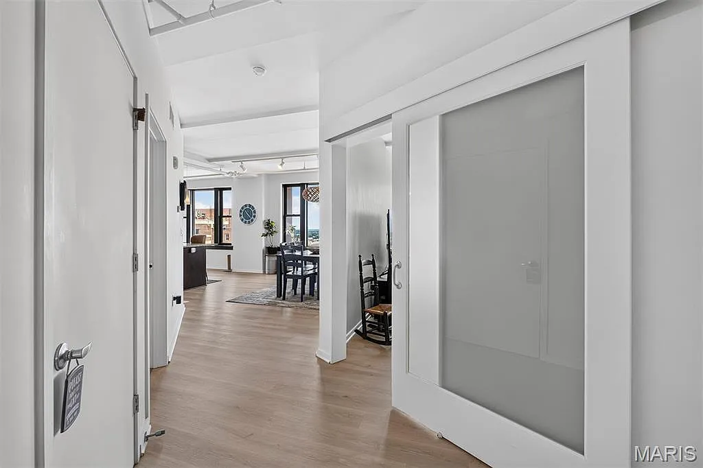 2 bed, 2.0 bath, 1527 sqft, $2,100 — Photo 2