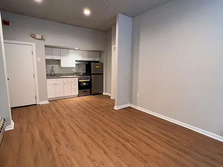 Morris Apartments — Photo 35
