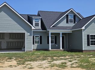 144 Country Cove Ln, Clinton, NC 28328