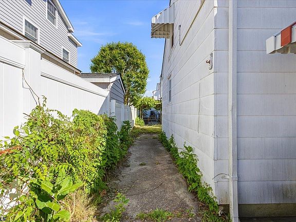 5th image of 117 N Granville Ave
