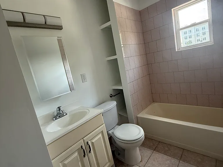 23 Longview Ave — Photo 3