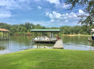 172 Bushwhacker Dr, Mabank, TX 75156