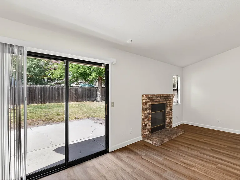5213 Laguna Park Dr — Photo 9