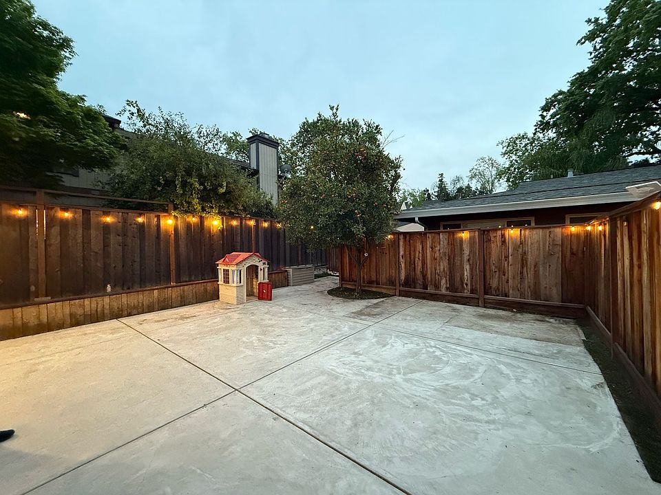Large Patio with very flavorful Mandarin orange fruit Tree