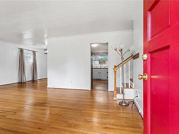 3rd image of 601 Hopewell Dr
