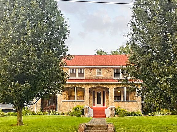 2nd image of 608 Washington St