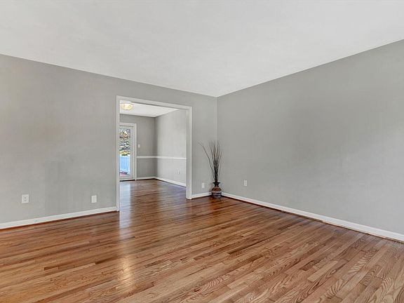5th image of 4135 Woodvale Dr SW