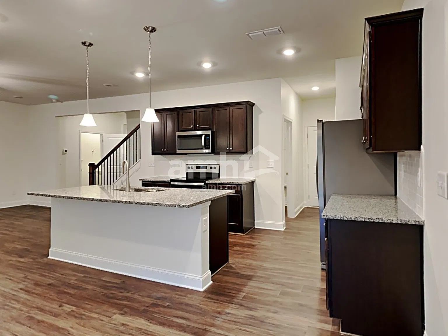 5 bed, 3.5 bath, 2812 sqft, $3,075 — Photo 3