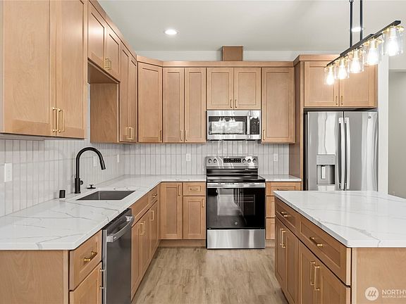 5th image of 756 Pioneer Street SW