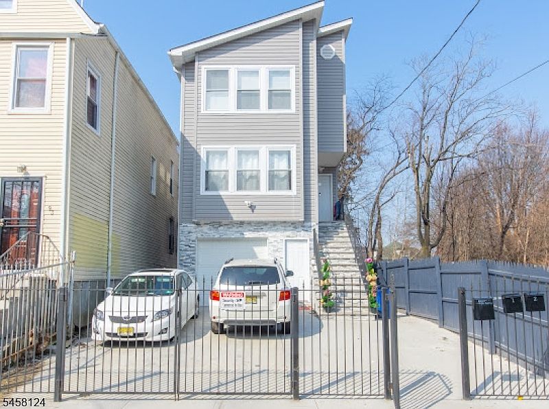 1st image of 95 Ellis Ave