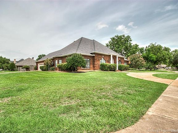 3rd image of 107 Parklane Dr
