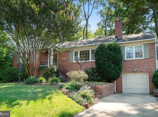 4214 40th St N, Arlington, VA 22207